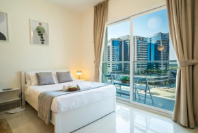 Cozy 1-BR Studio with Pool & Gym Near Burj Khalif in Downtown